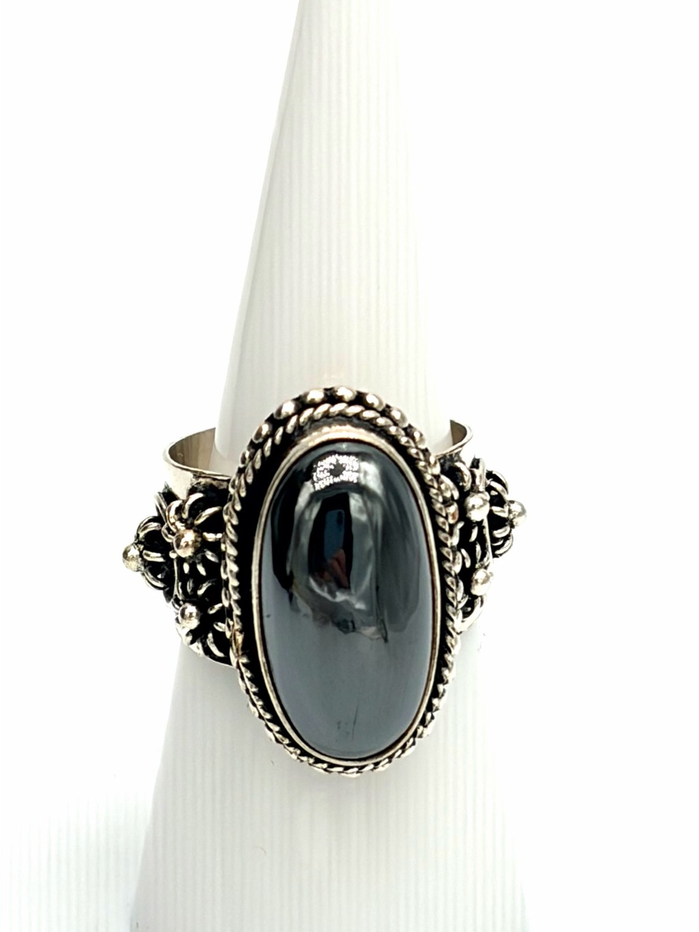 1970s Vintage Floral Sterling Silver Hematite Oval Statement Ring - Black